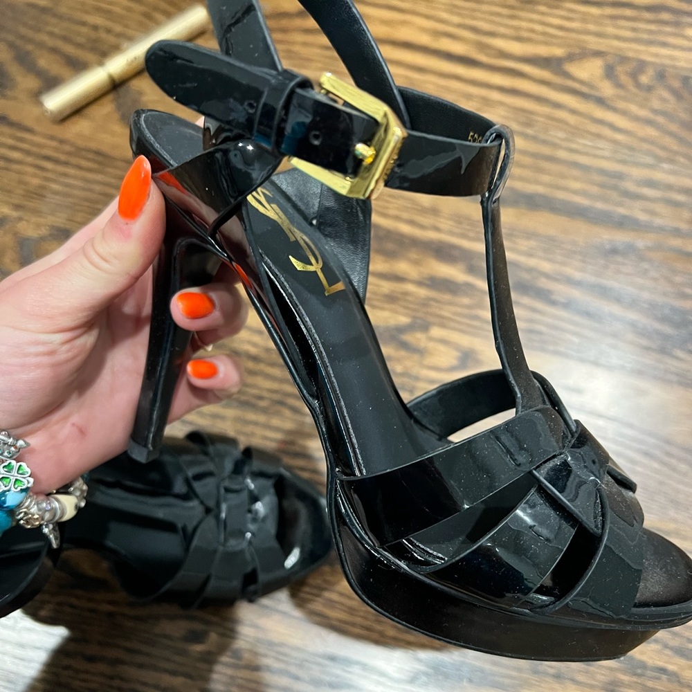 YSL TRIBUTE PLATFORM SANDALS IN PATENT LEATHER
